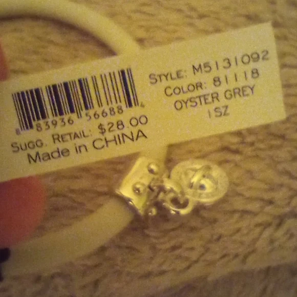 Marc By Marc Jacobs Bracelet In Beautiful Oyster Grey with Silver Charm, NWT - Picture 3 of 3